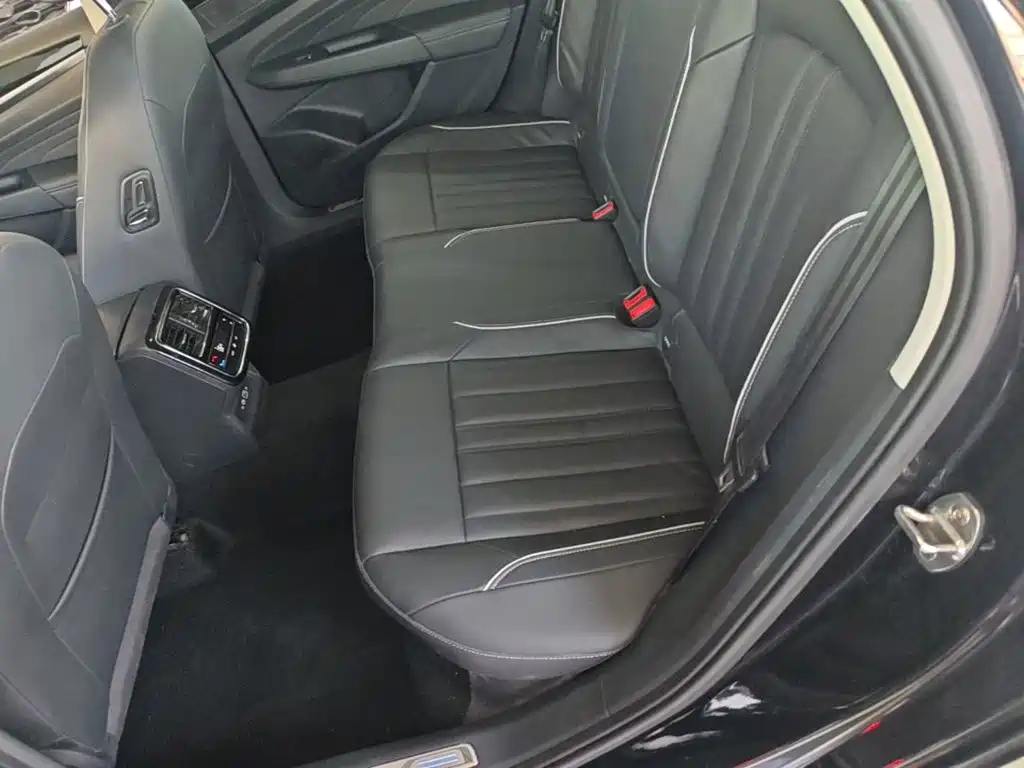 Volkswagen 帕萨特插电混动 — миниатюра 17