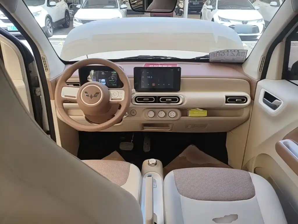 Wuling MINIEV — миниатюра 10