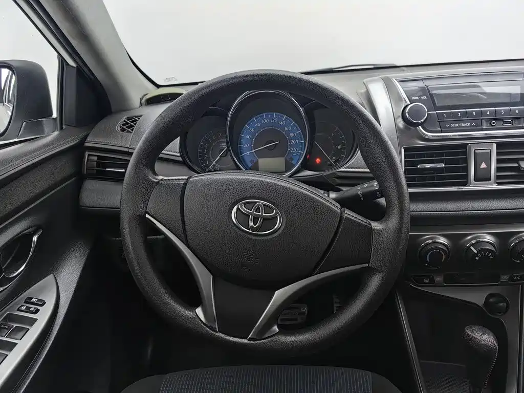 Toyota Yaris L — миниатюра 11