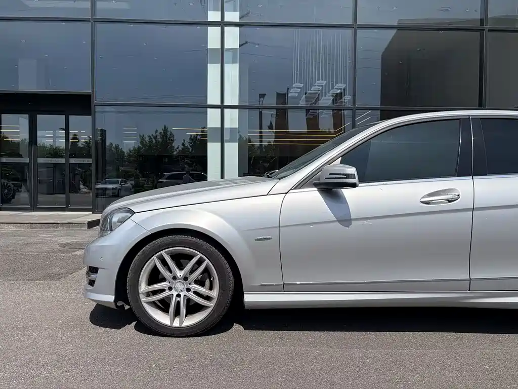 Mercedes-Benz C-Class — миниатюра 6