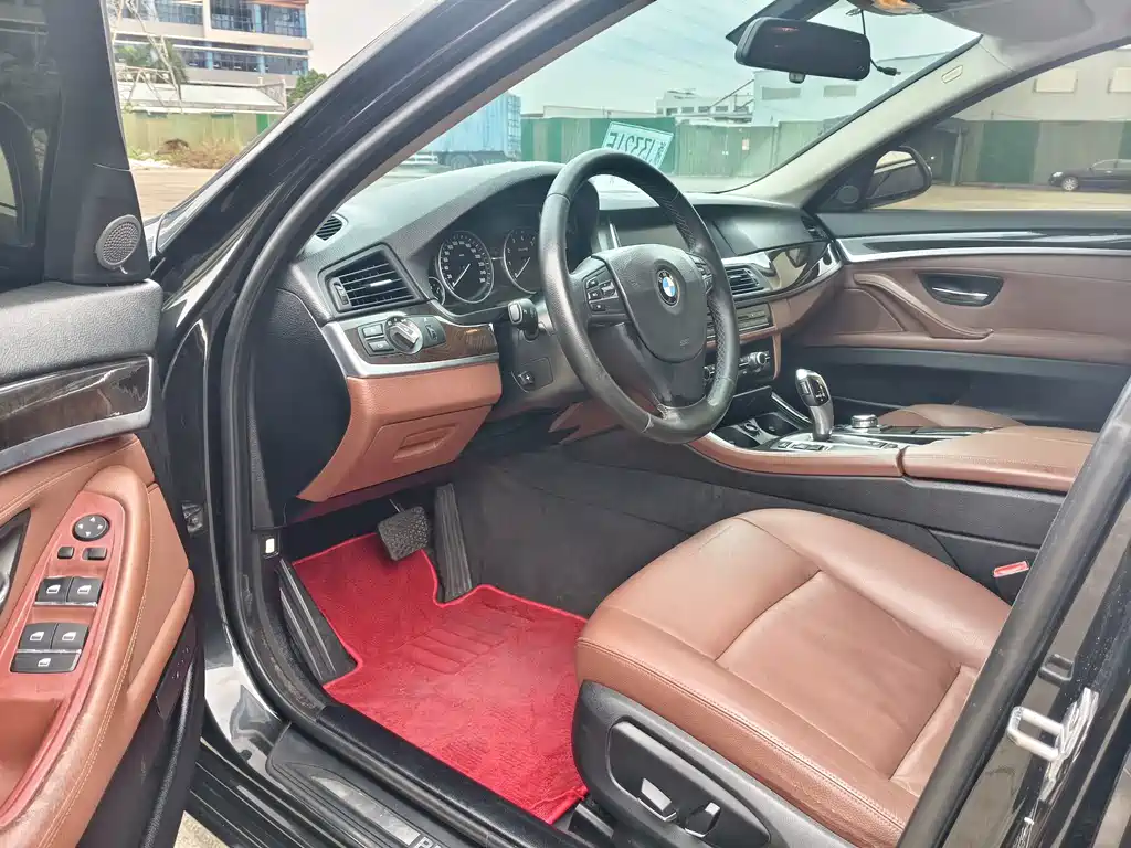 BMW 5 Series — миниатюра 8