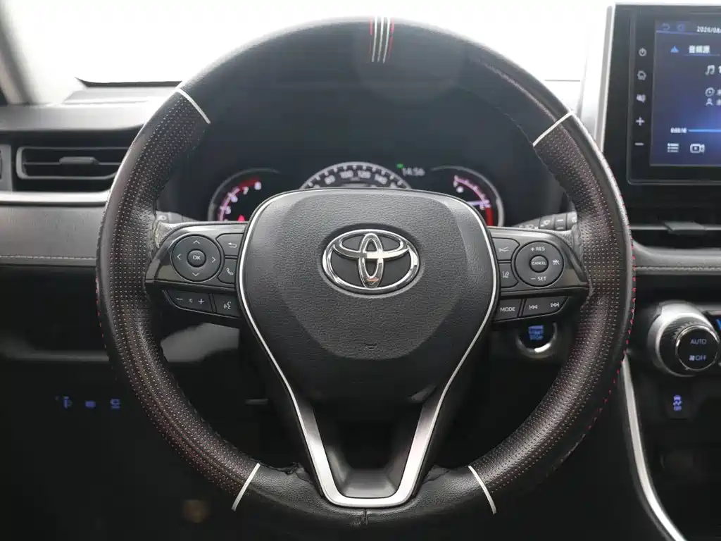 Toyota RAV4 — миниатюра 15
