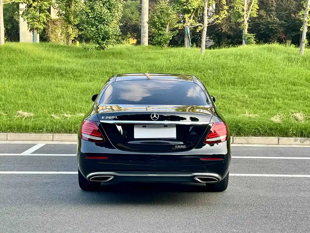 Mercedes-Benz E-Class — миниатюра 12