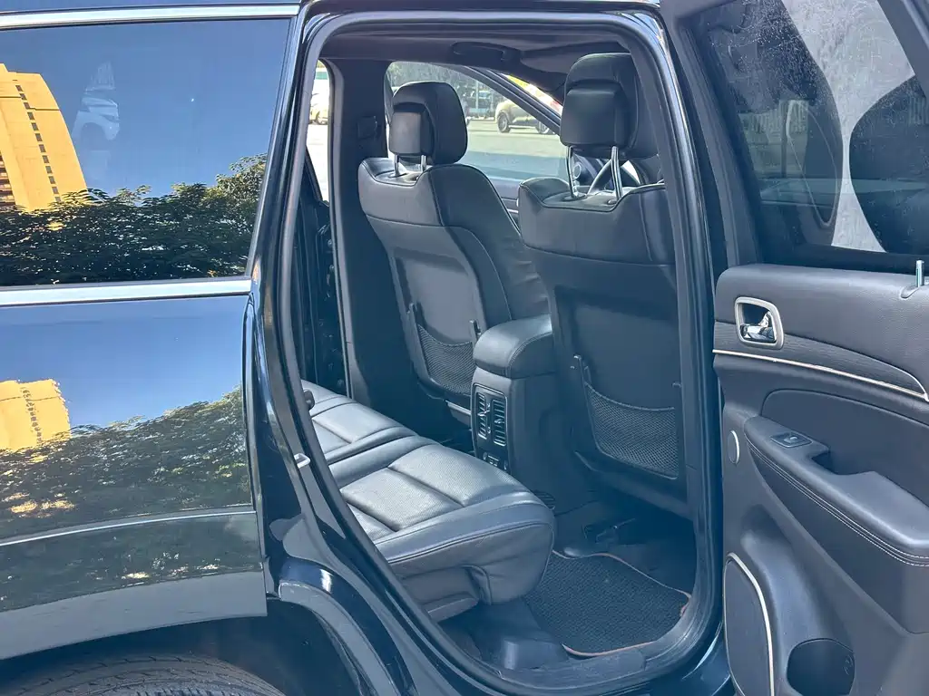 Jeep Grand Cherokee (Import) — миниатюра 11