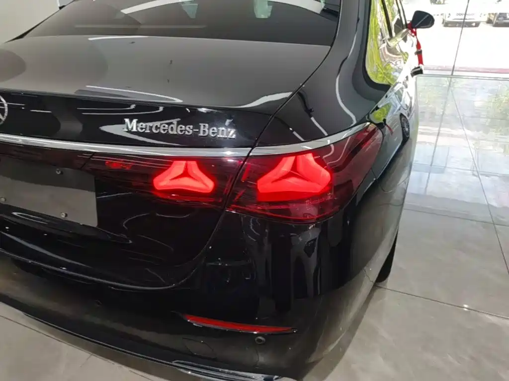 Mercedes-Benz E-Class — миниатюра 8