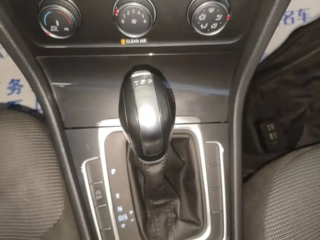 Volkswagen Golf — миниатюра 14