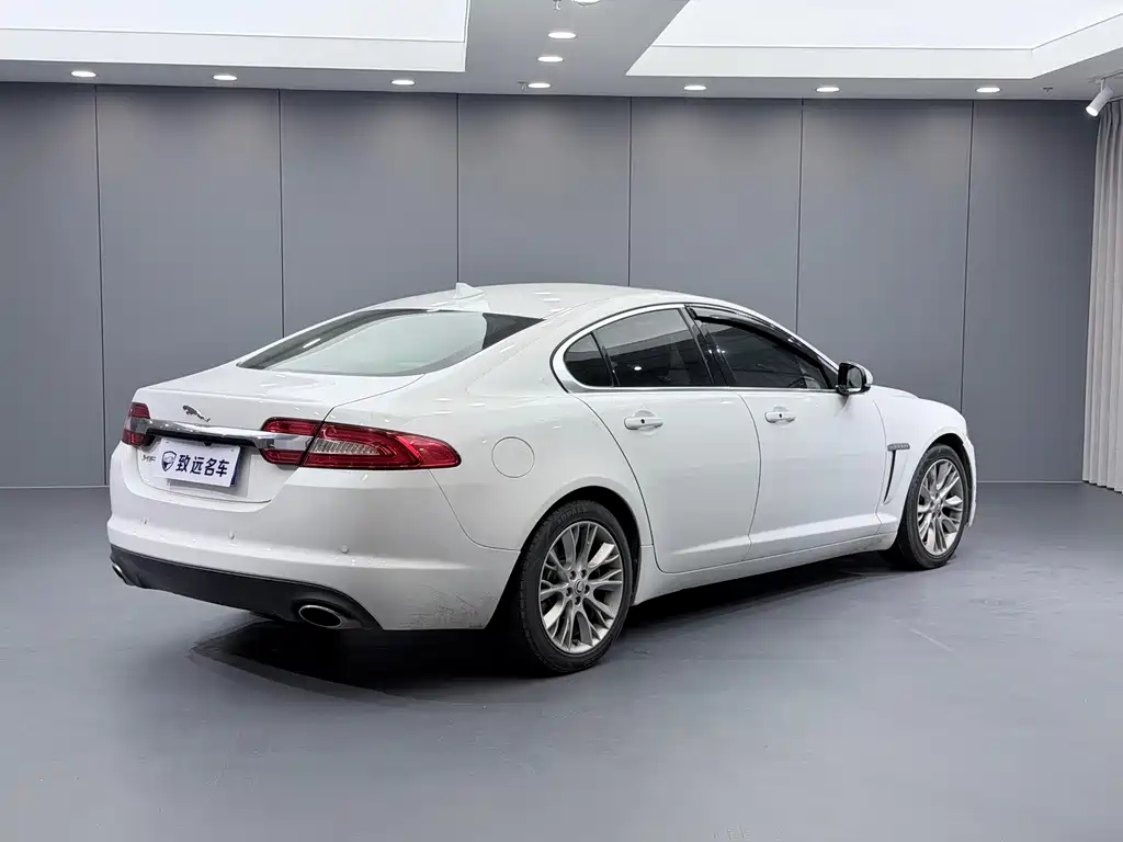 Jaguar XF — миниатюра 6