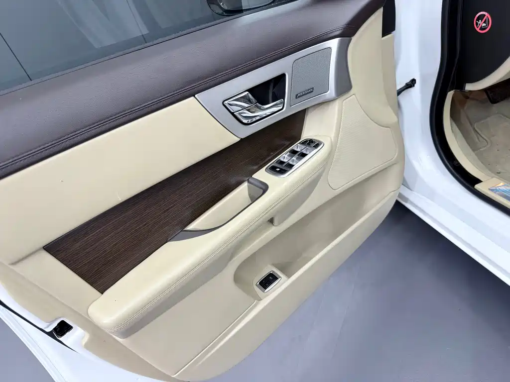 Jaguar XF — миниатюра 7