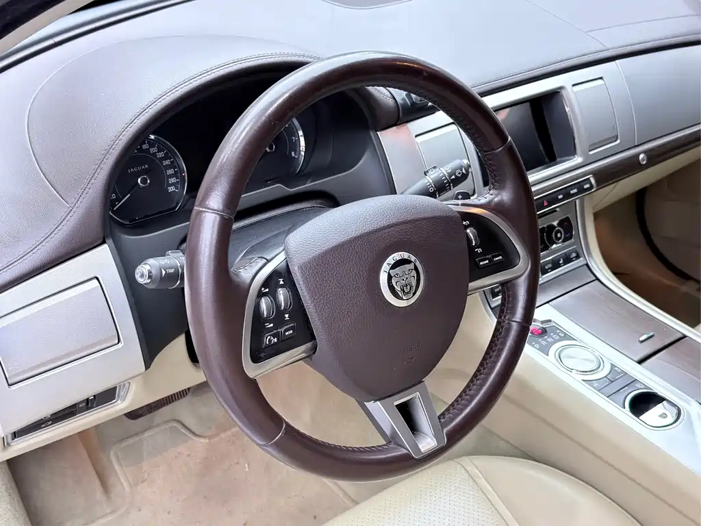 Jaguar XF — миниатюра 10