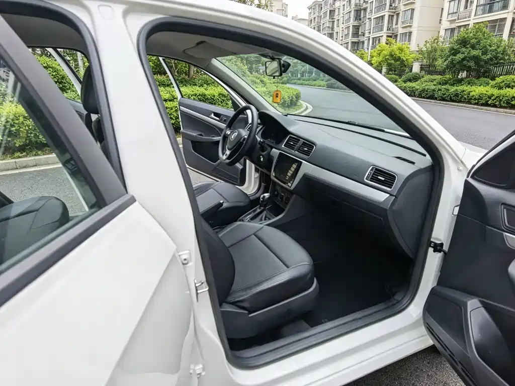Volkswagen Lavida — миниатюра 10