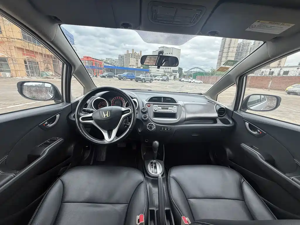 Honda Fit — миниатюра 8