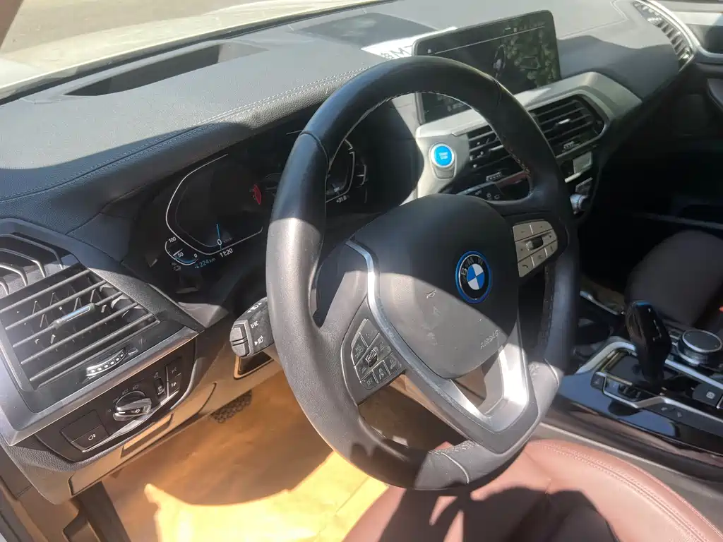 BMW iX3 — миниатюра 10