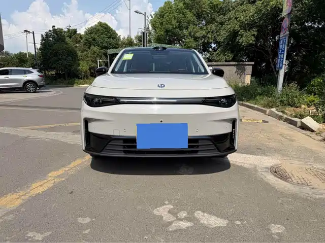 Leapmotor C10