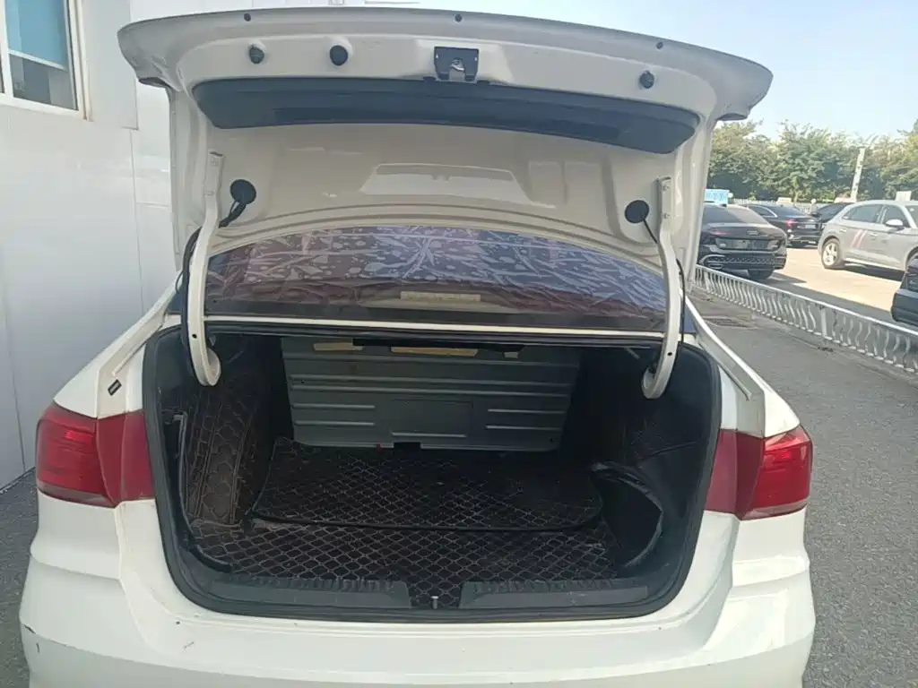 Volkswagen Santana — миниатюра 19