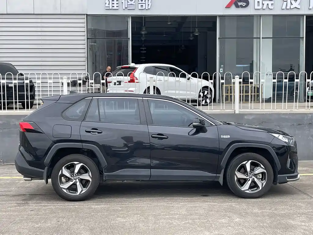 Toyota RAV4 Prime — миниатюра 8