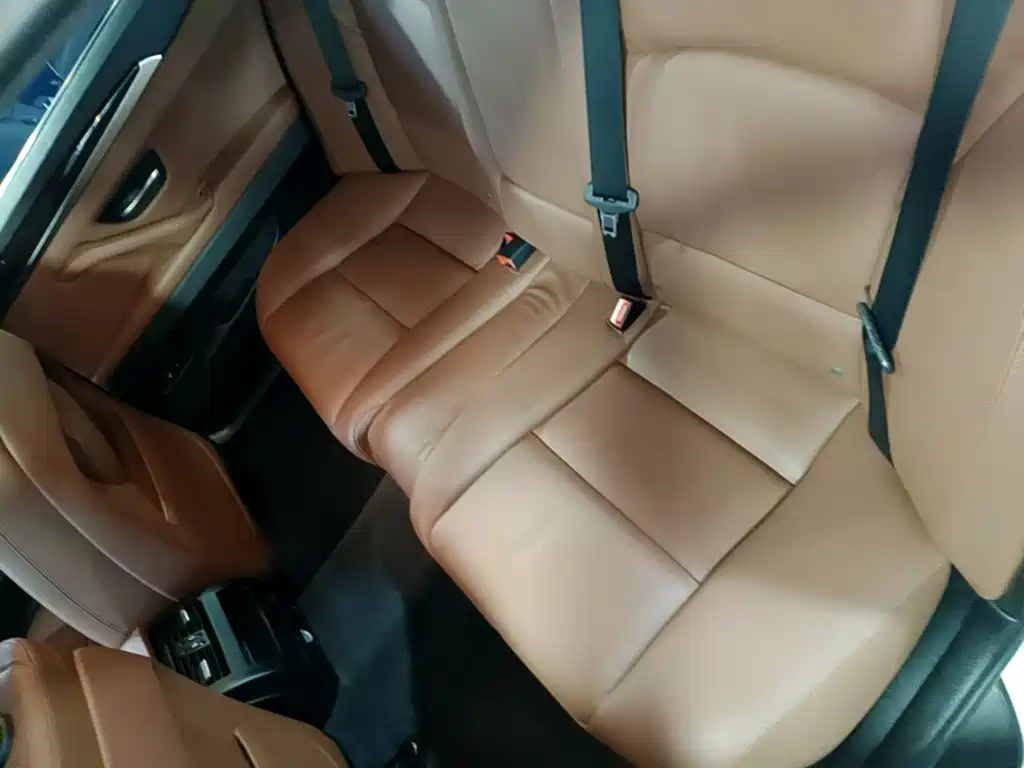 BMW 5 Series — миниатюра 17