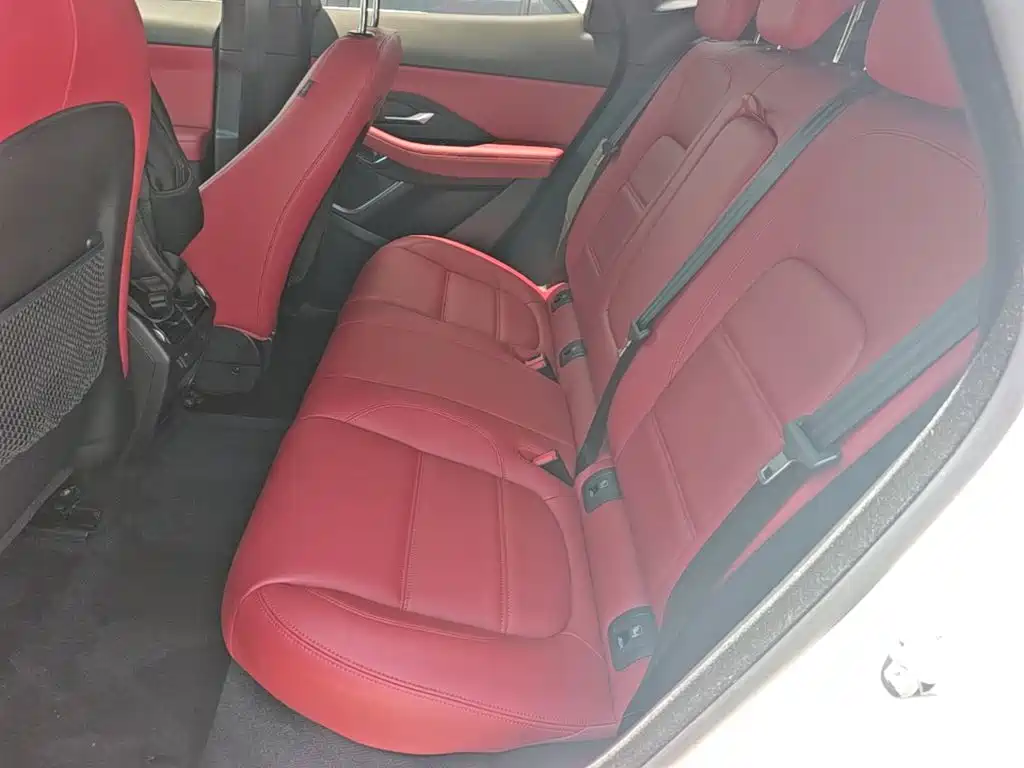 Jaguar E-PACE — миниатюра 17