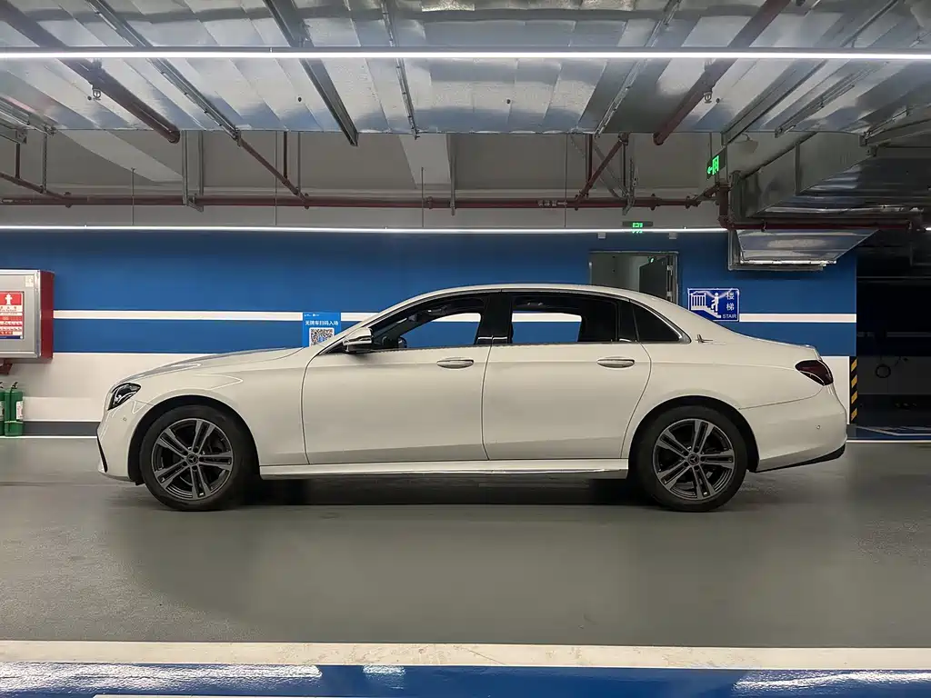 Mercedes-Benz E-Class — миниатюра 7