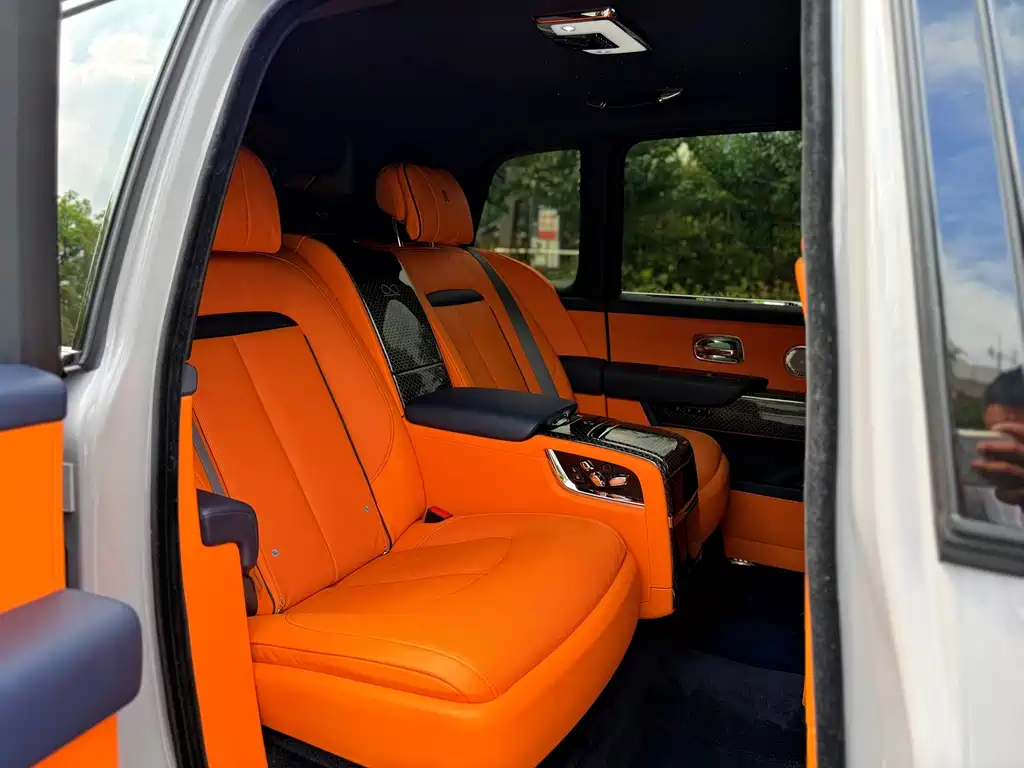 Rolls-Royce Cullinan — миниатюра 23