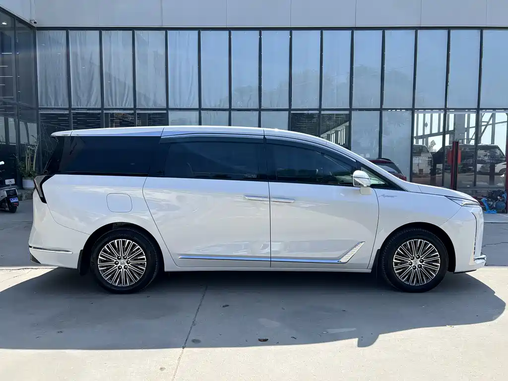 Buick GL8 2024 Premium 7 мест