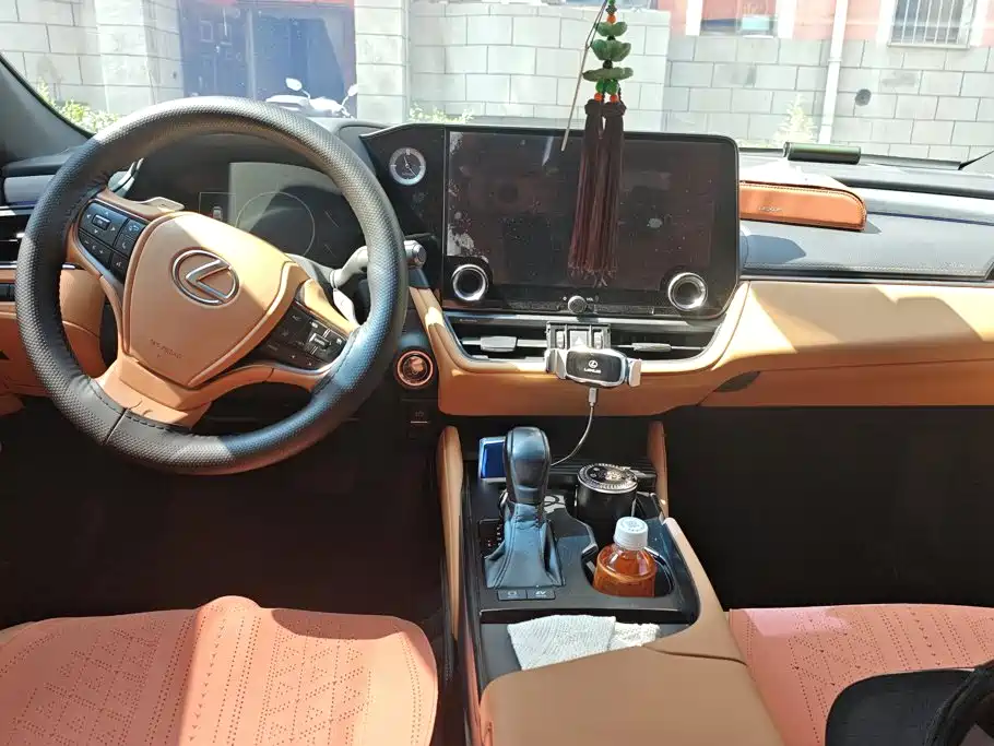 Lexus ES — миниатюра 12