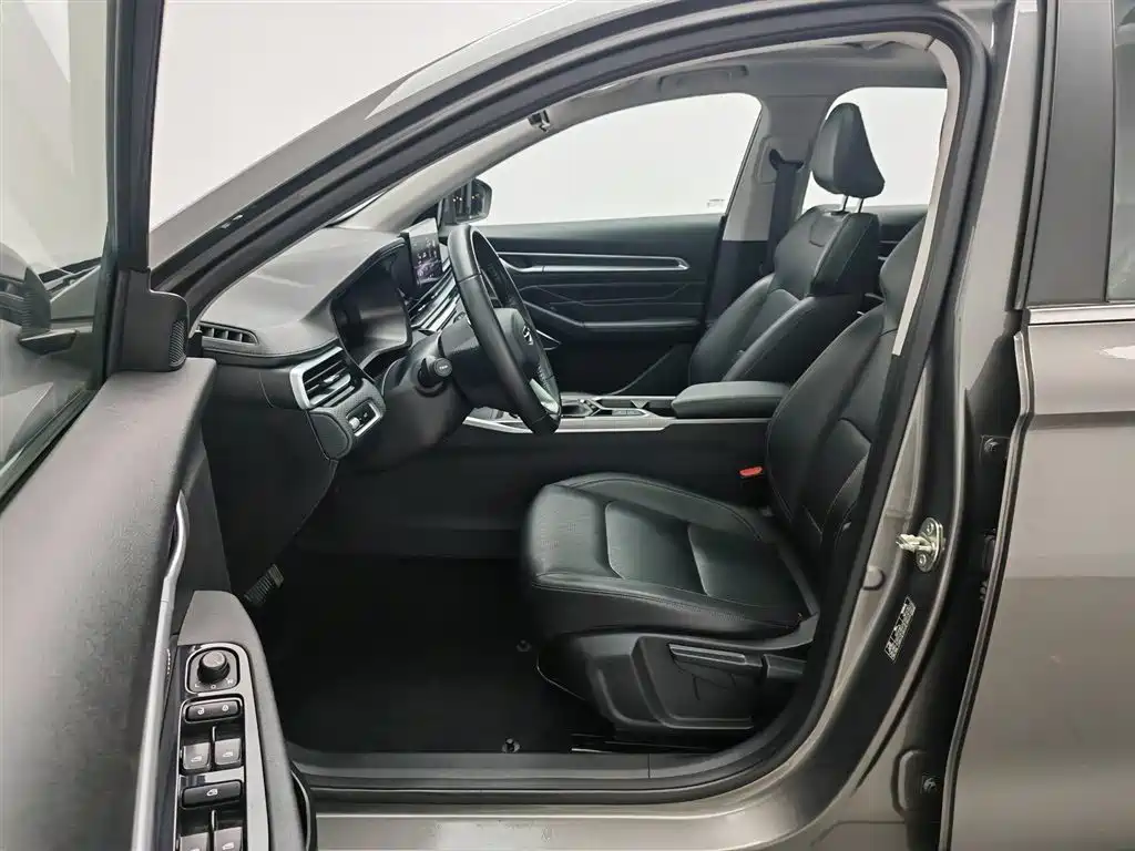 Geely Emgrand 2022 4 1.5L CVT Luxury