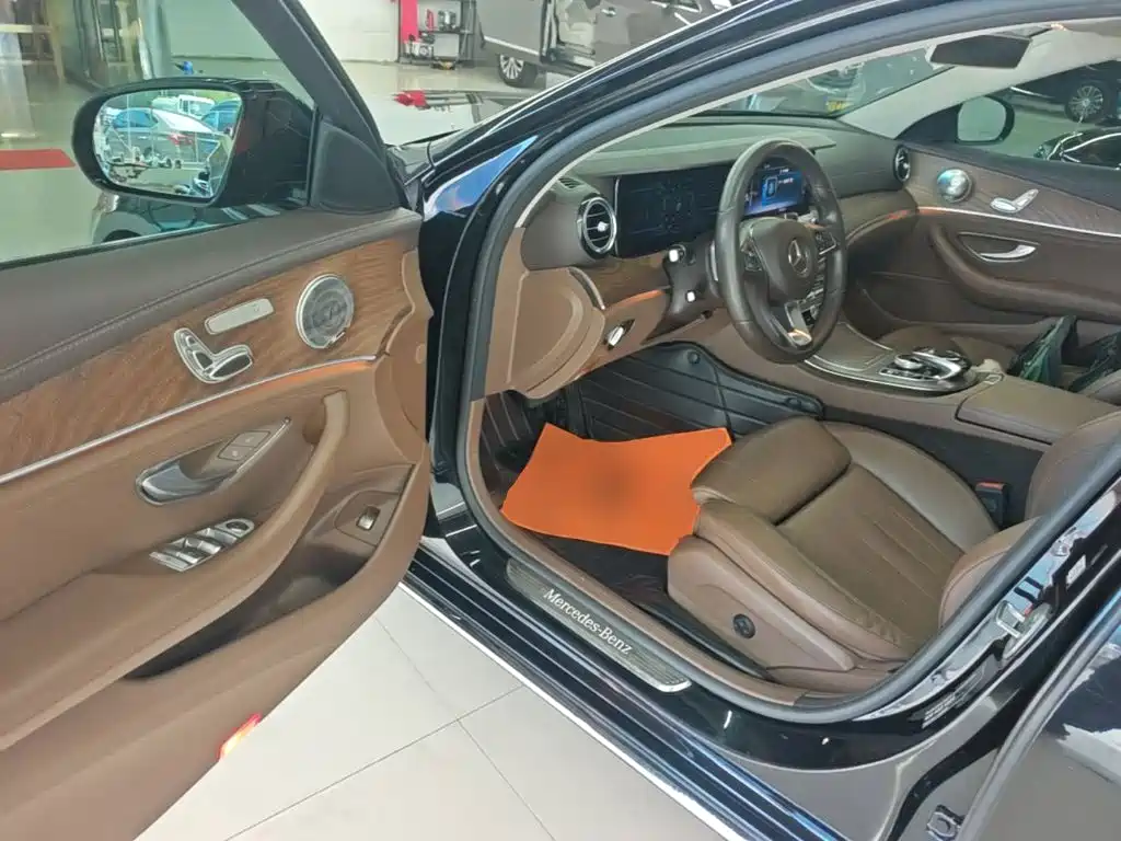 Mercedes-Benz E-Class — миниатюра 16