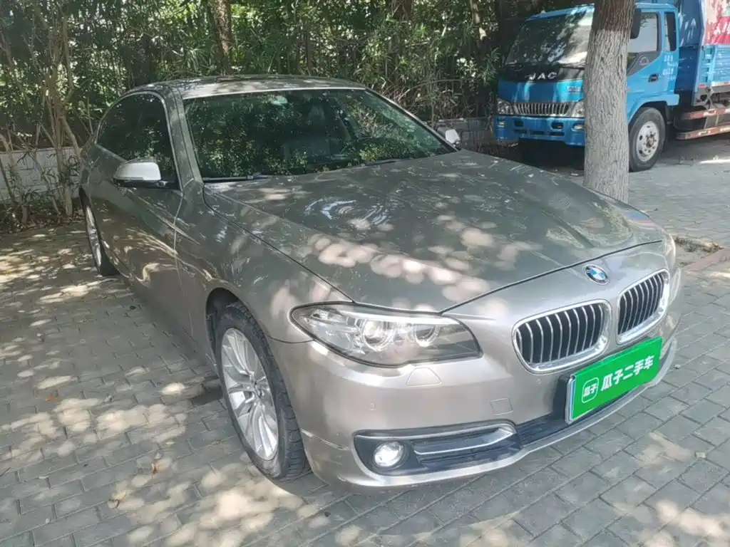 BMW 5 Series — миниатюра 4
