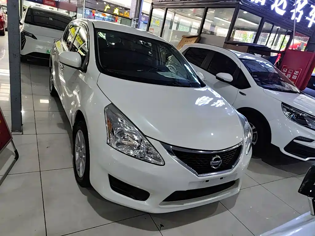 Nissan Tiida — миниатюра 3