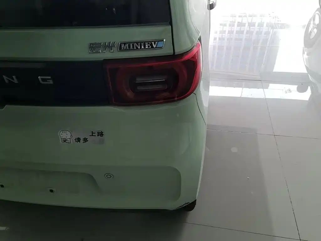 Wuling MINIEV — миниатюра 8