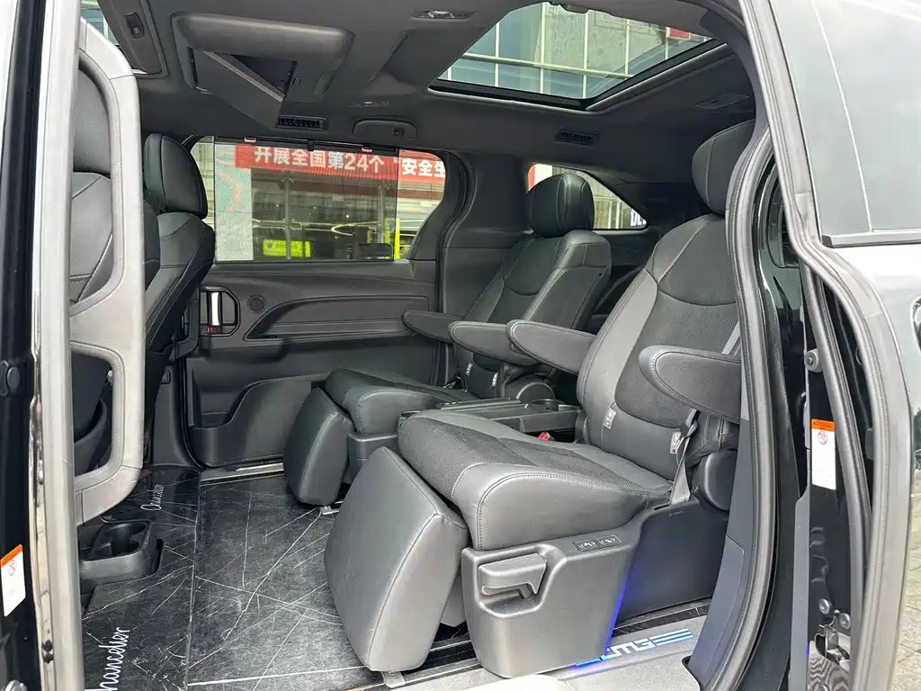 Toyota Granvia 2.5L Hybrid Flagship VIP Edition, фото 11