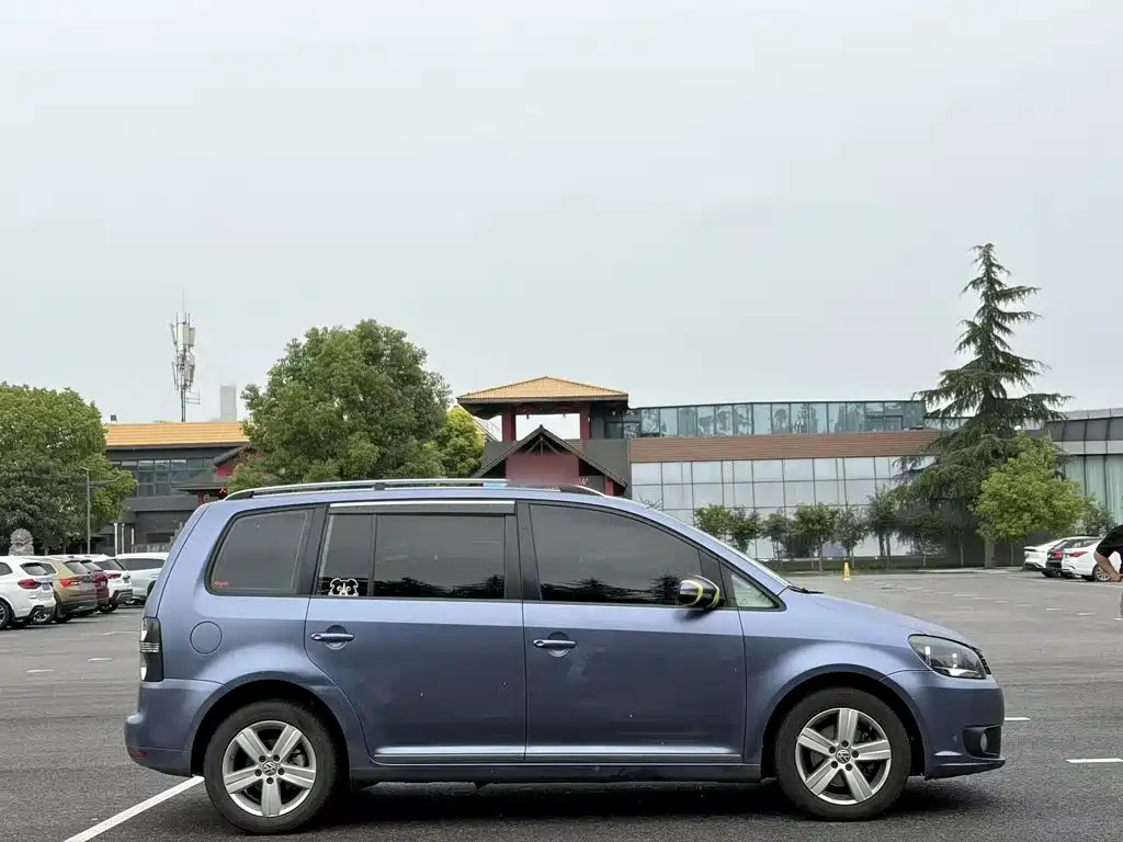 Volkswagen Touran — миниатюра 6