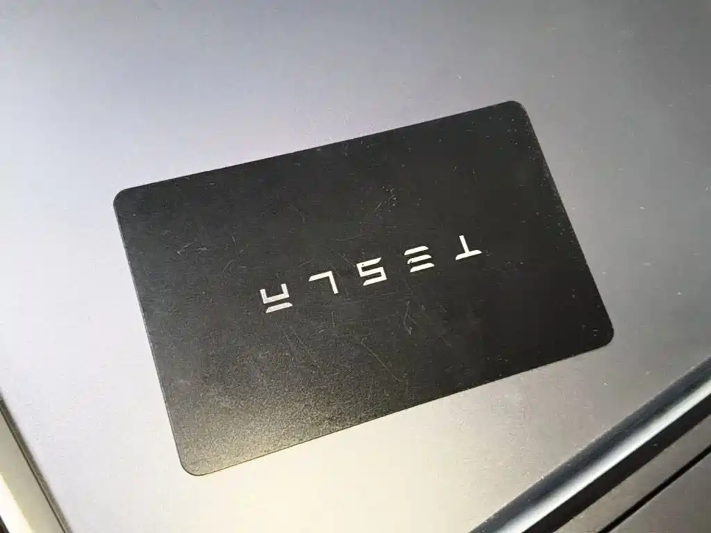 Tesla Model Y — миниатюра 9