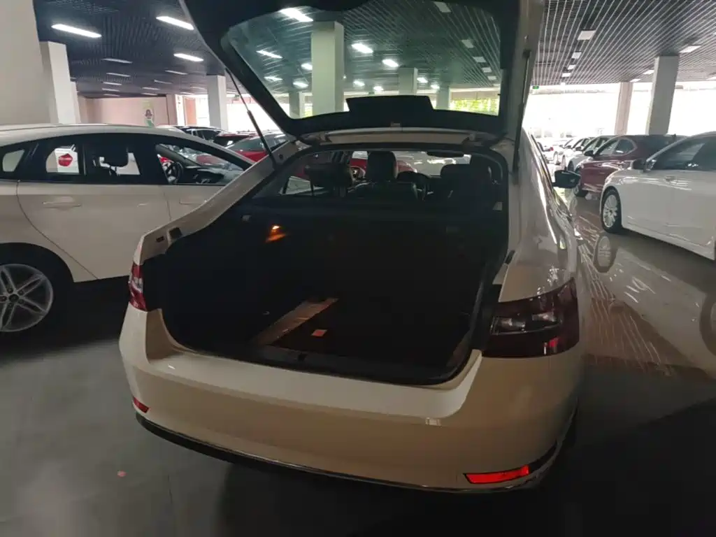 Skoda Superb — миниатюра 19
