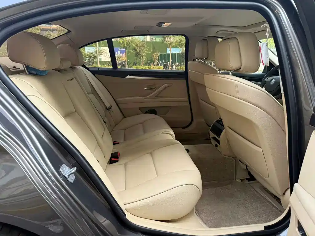 BMW 5 Series — миниатюра 8