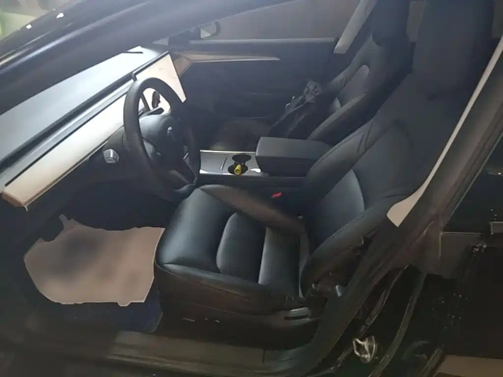 Tesla Model 3 — миниатюра 16
