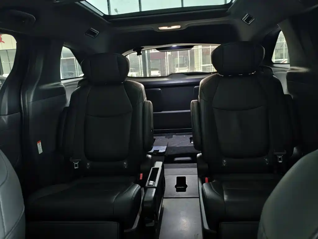 Toyota Granvia 2.5L Hybrid Premium Baron VIP Edition, фото 15
