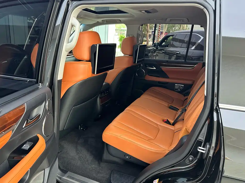 Lexus LX 570 Dynamic Luxury Edition, фото 5