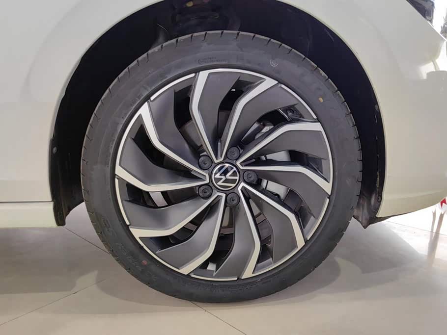 Volkswagen Golf 1.4 л 2022 г. Белый, пробег 48200 км
