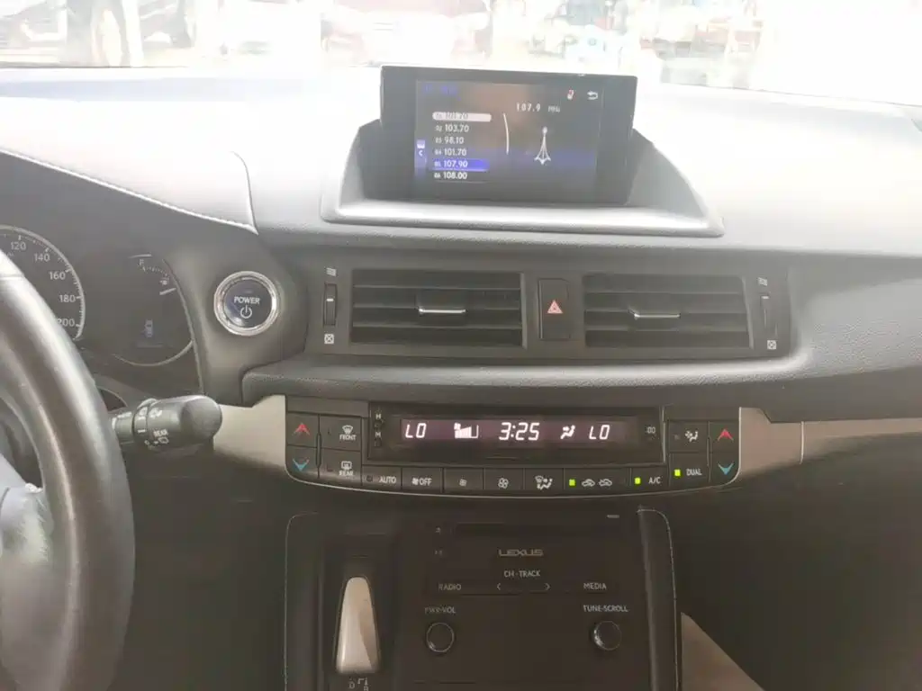 Lexus CT — миниатюра 13