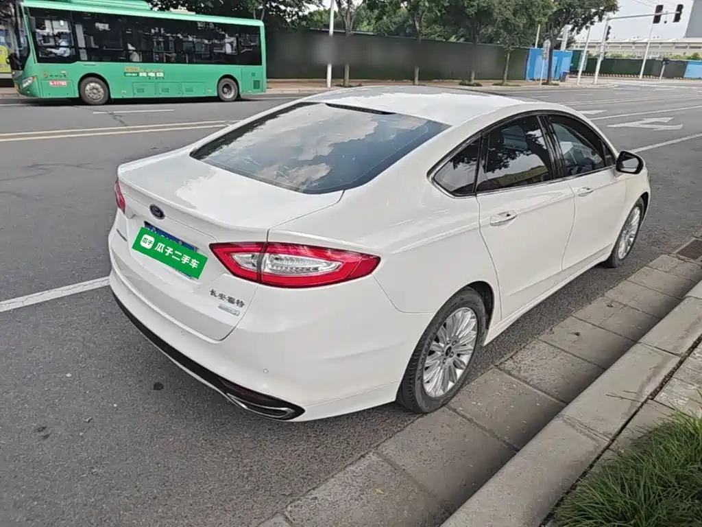 Ford Mondeo — миниатюра 7