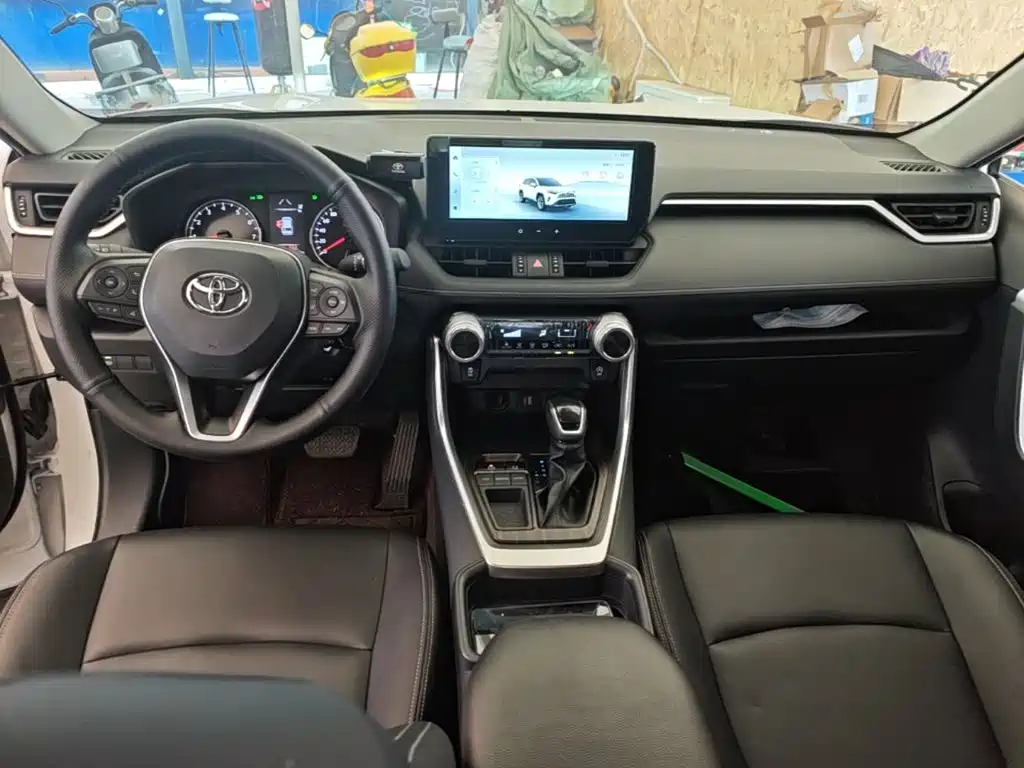 Toyota RAV4 — миниатюра 10