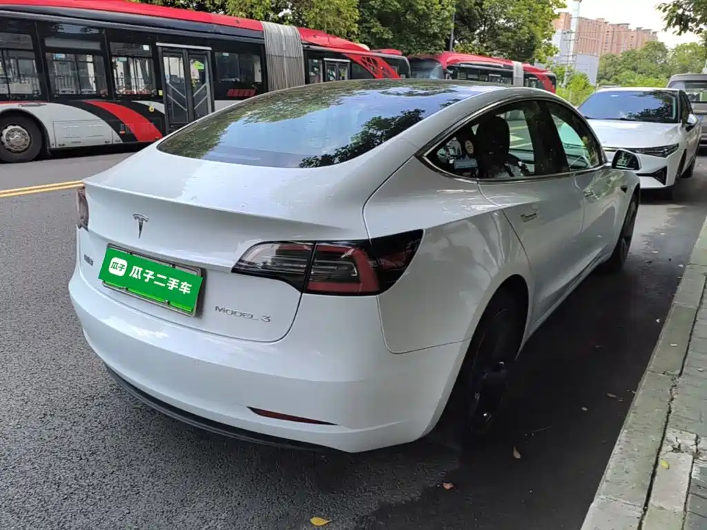 Tesla Model 3 — миниатюра 7