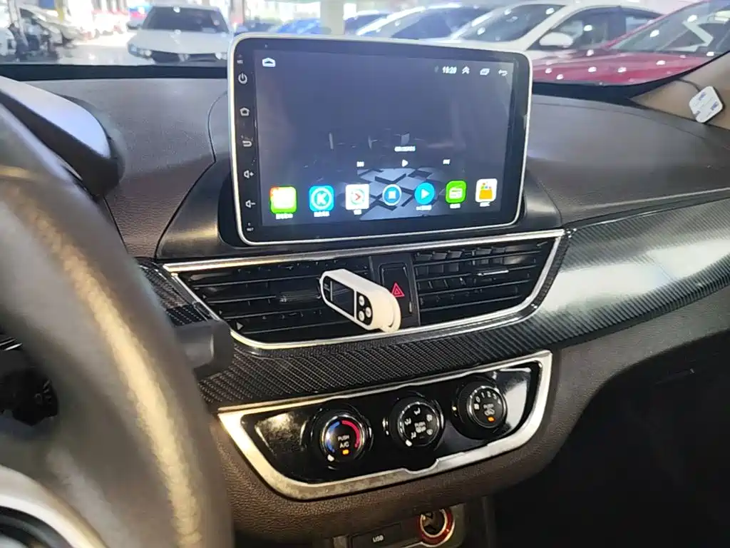 Baojun 310W — миниатюра 13
