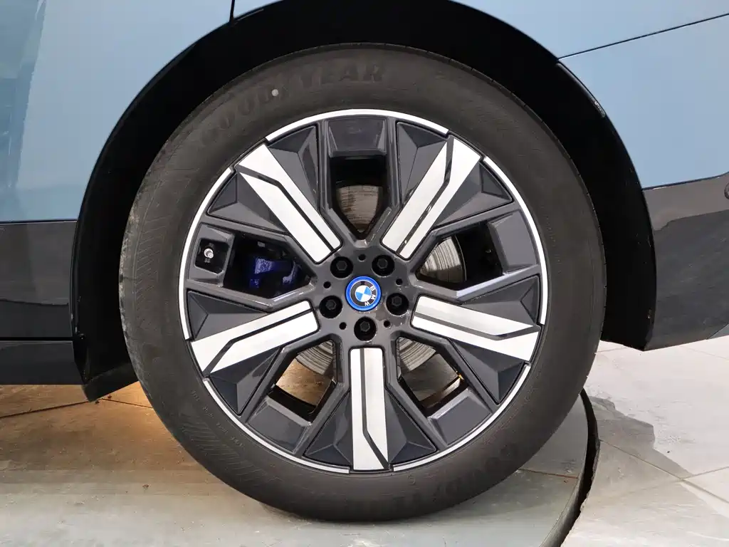 BMW iX 2023 xDrive40