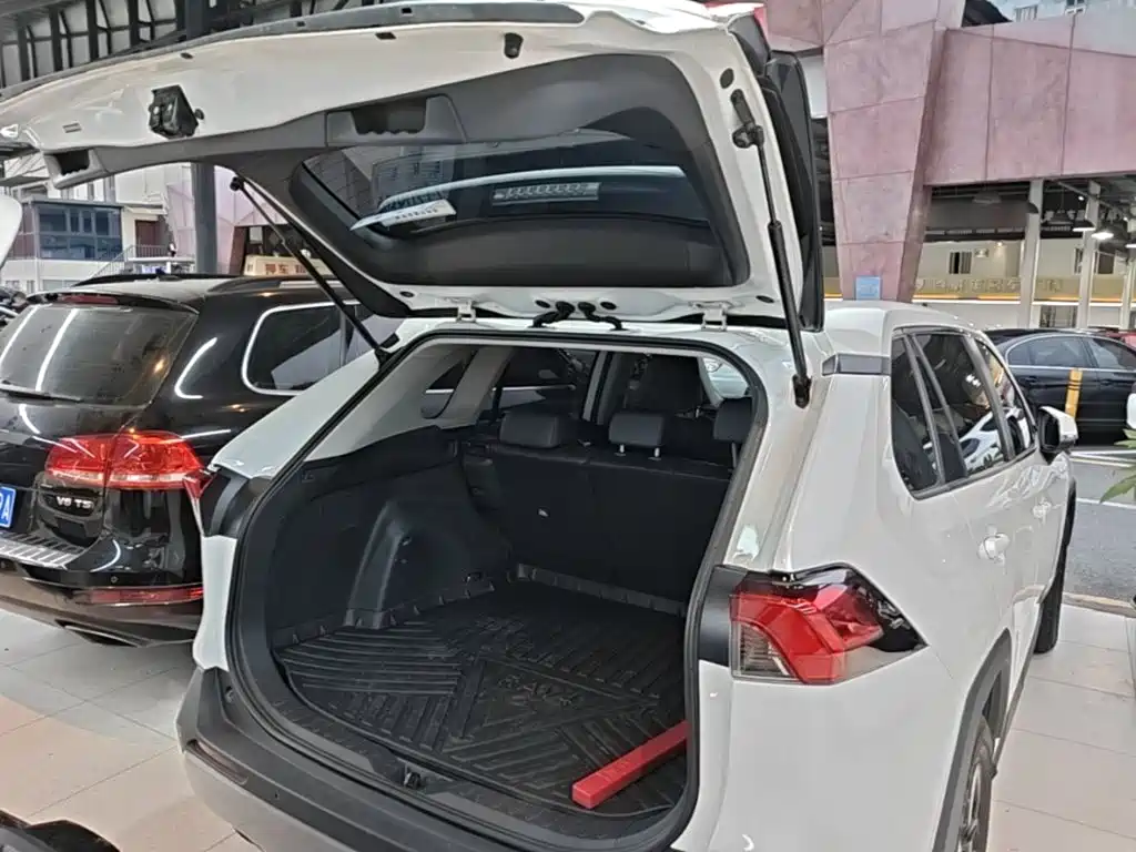 Toyota RAV4 — миниатюра 19