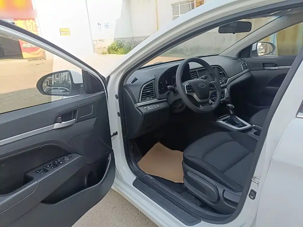 Hyundai Elantra — миниатюра 16