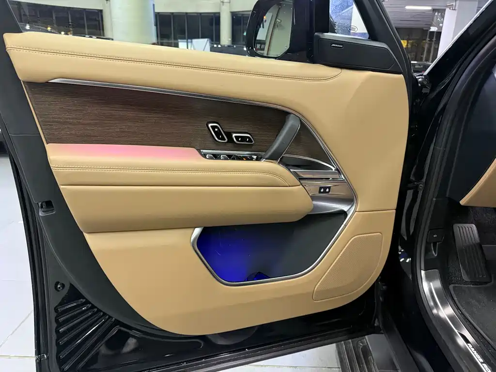 Land Rover Range Rover — миниатюра 6