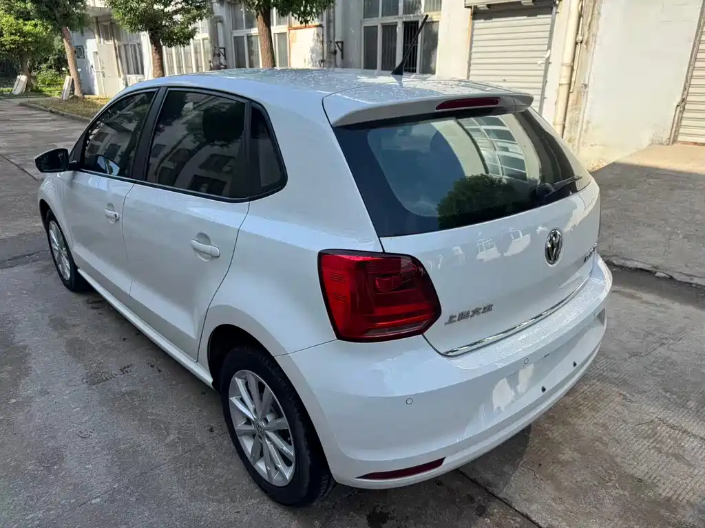 Volkswagen Polo 2016 1.6L AT Luxury