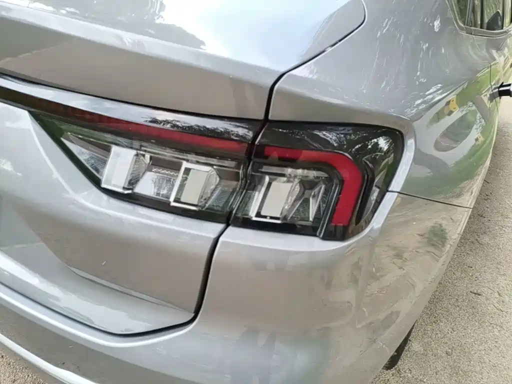 Ford Mondeo — миниатюра 8